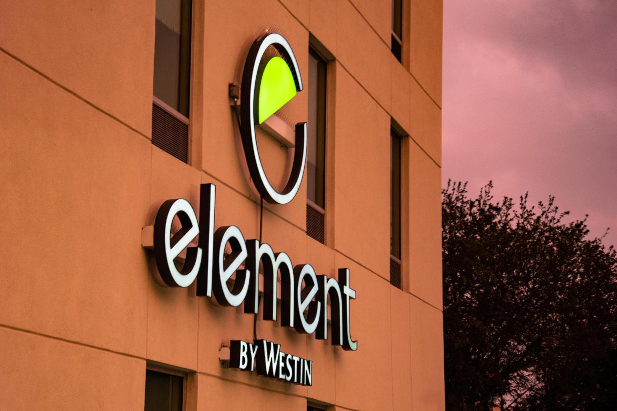 Hotel Element Downtown East Dallas