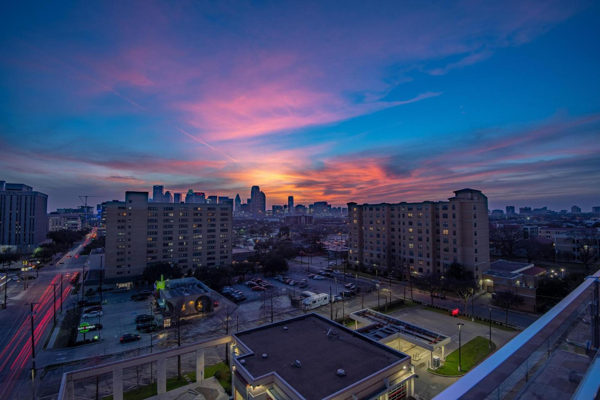 Element Downtown East 3*