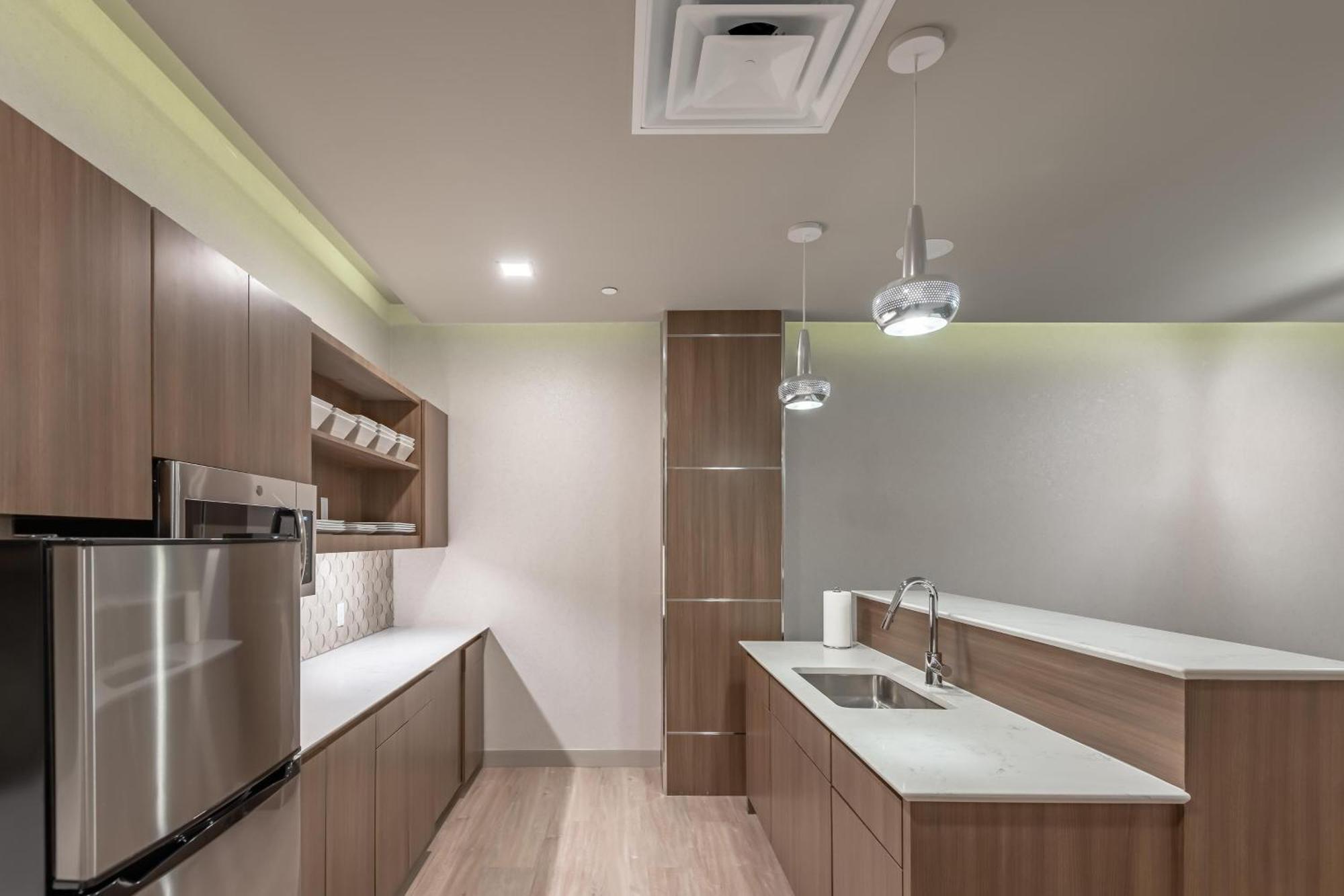 Hotel Element Downtown East Dallas