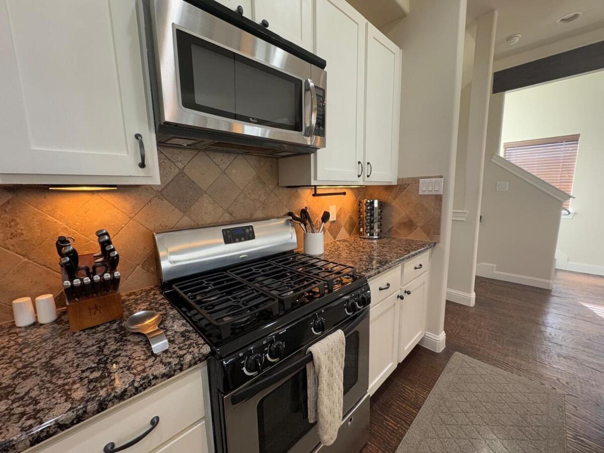 Holiday home Lower Greenville 3 Bedroom Townhome