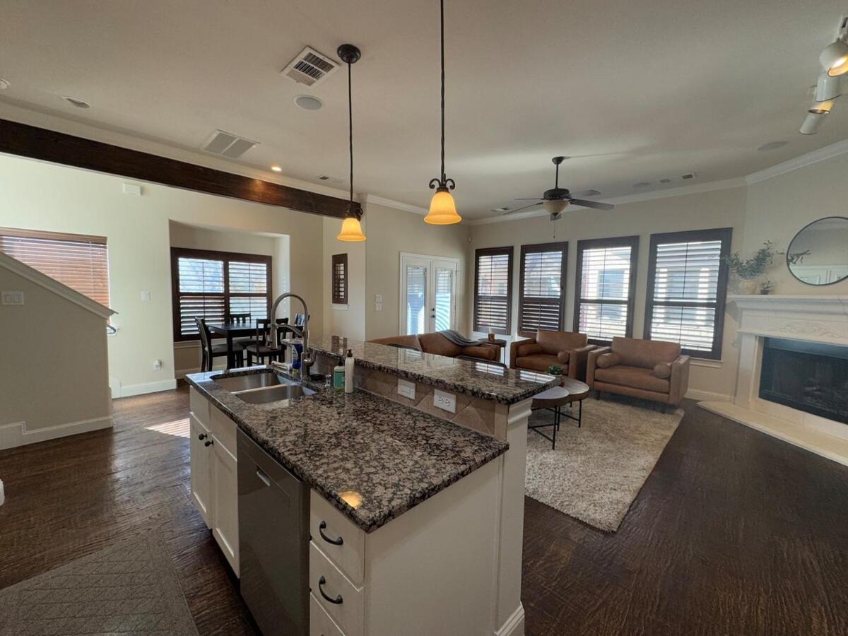 Lower Greenville 3 Bedroom Townhome Holiday home Dallas