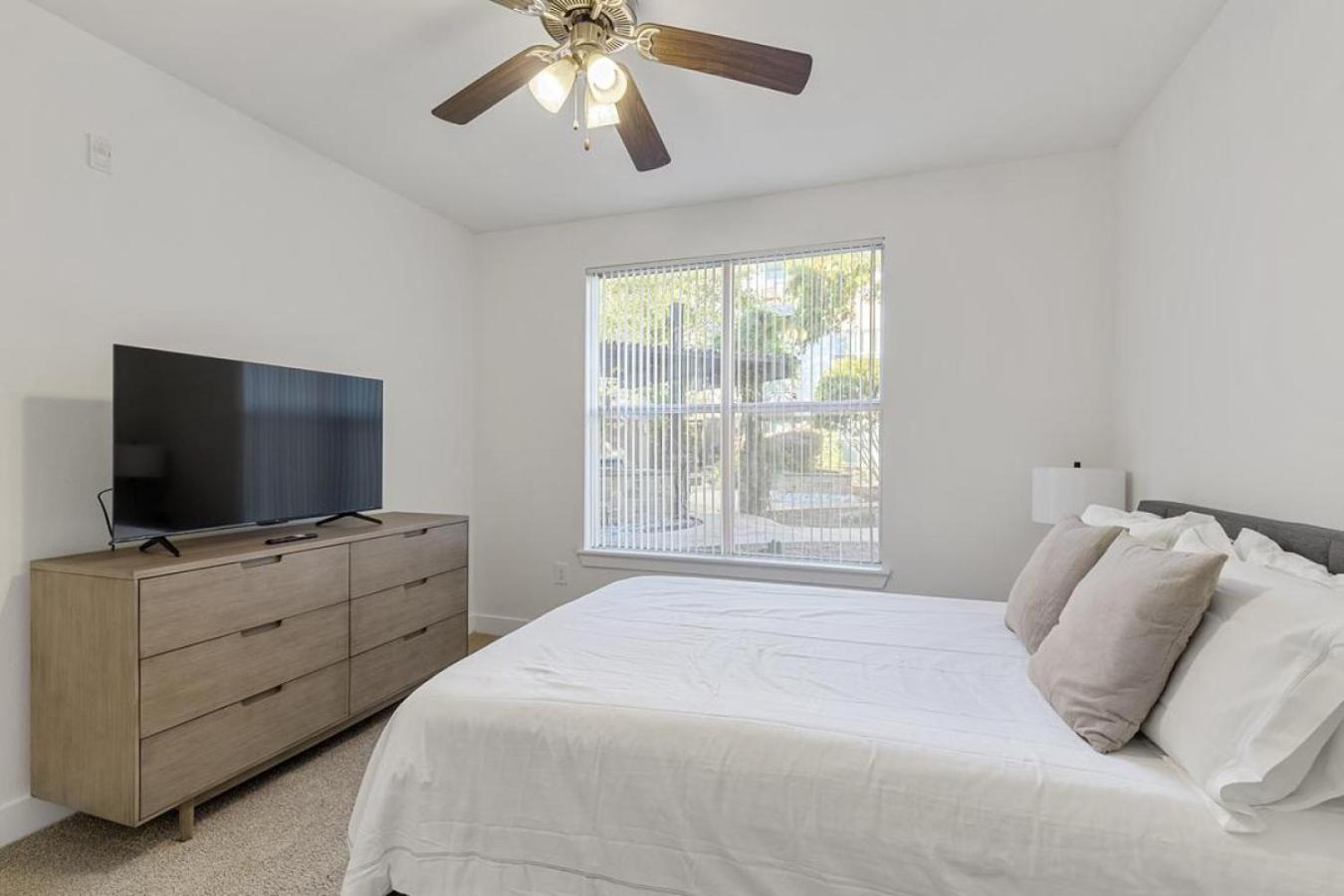 Landing At North - 1 Bedroom In Valley Ranch Apartment *