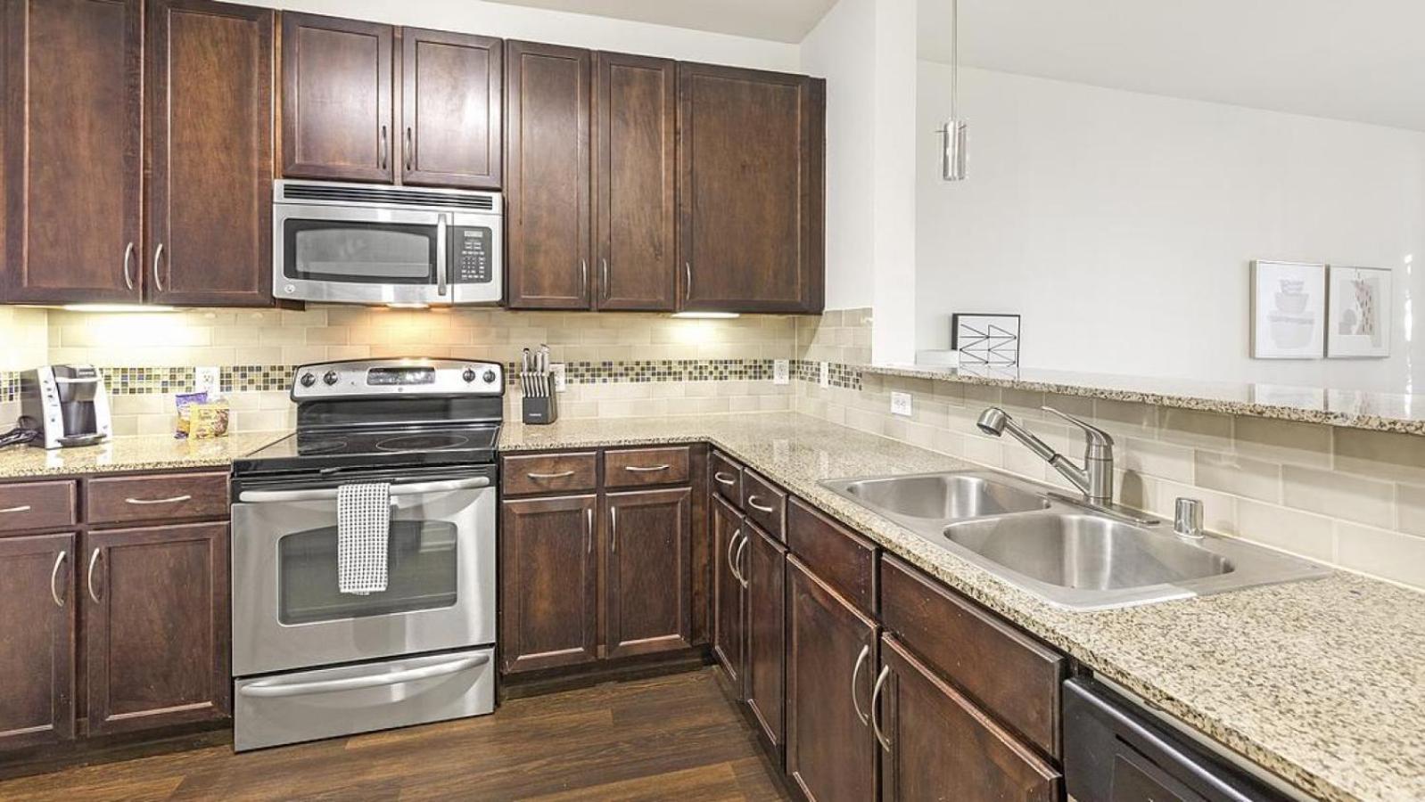Landing At North - 1 Bedroom In Valley Ranch Apartment *
