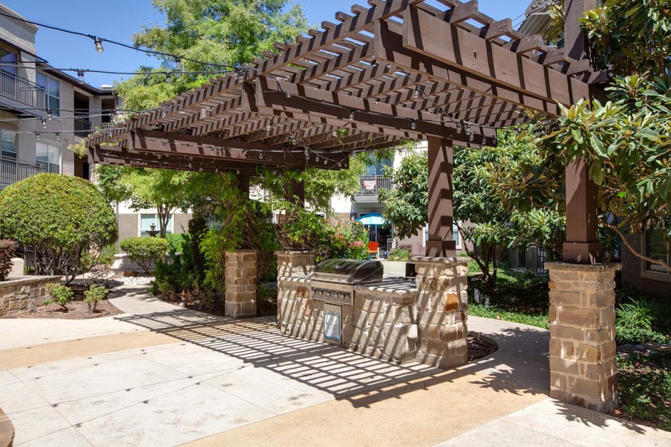 Landing At North - 2 Bedrooms In Valley Ranch Apartment *