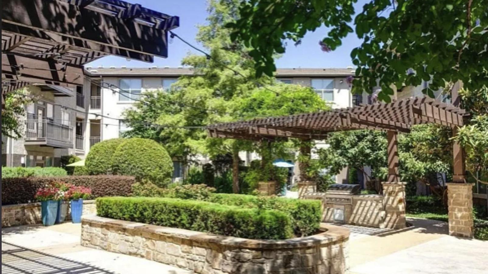 Apartment Landing At North - In Valley Ranch *