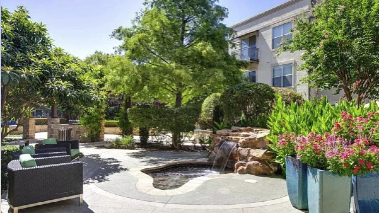 Apartment Landing At North - In Valley Ranch Dallas