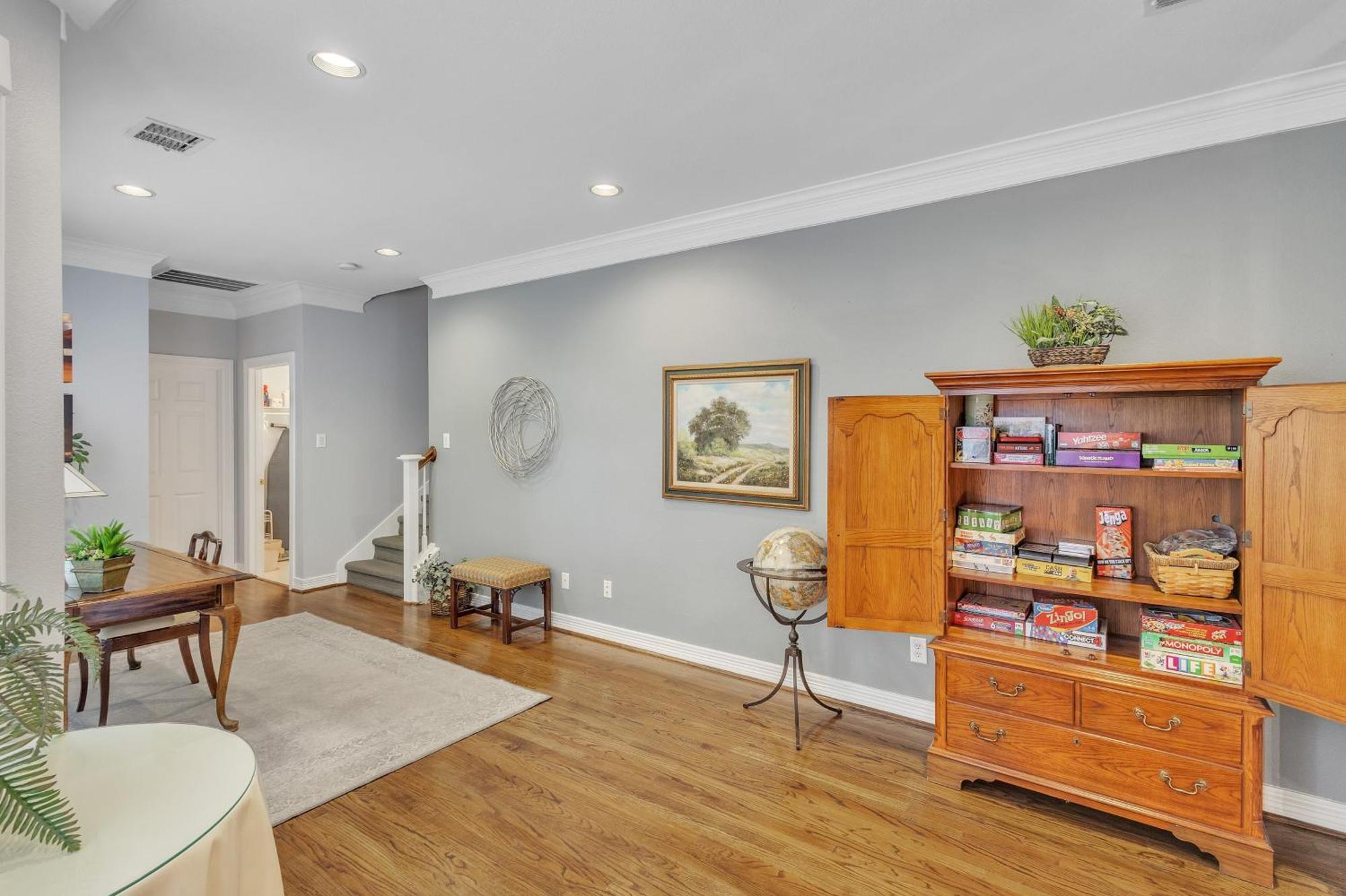 Spacious Urban Uptown Retreat Townhouse *