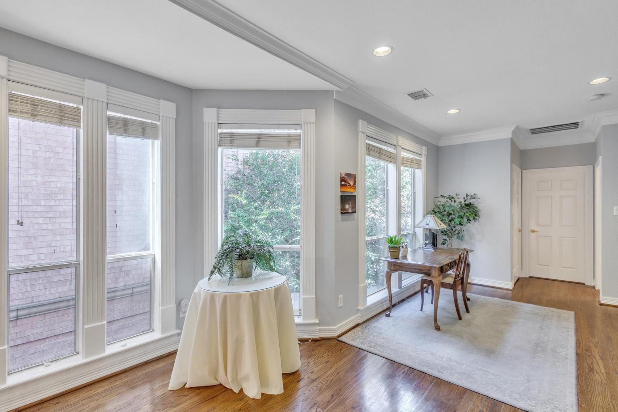 Spacious Urban Uptown Retreat Townhouse Holiday home *