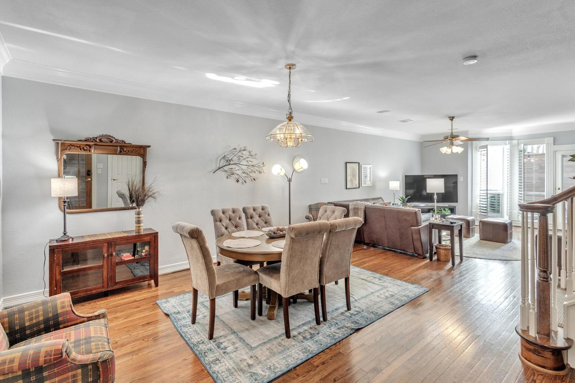Holiday home Spacious Urban Uptown Retreat Townhouse *