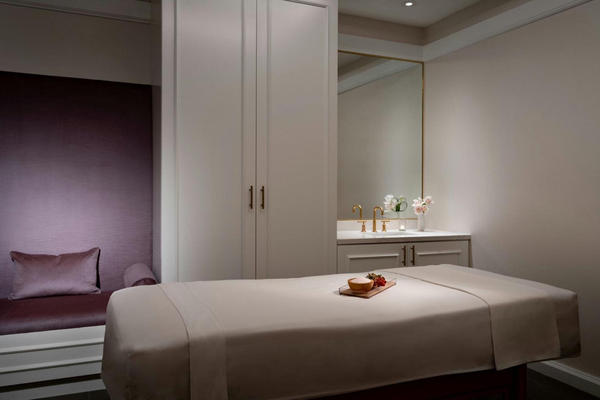 The Ritz-carlton, Hotel