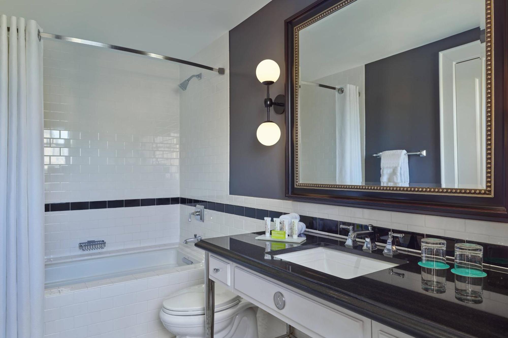 Le Meridien Dallas, The Stoneleigh Hotel 4*