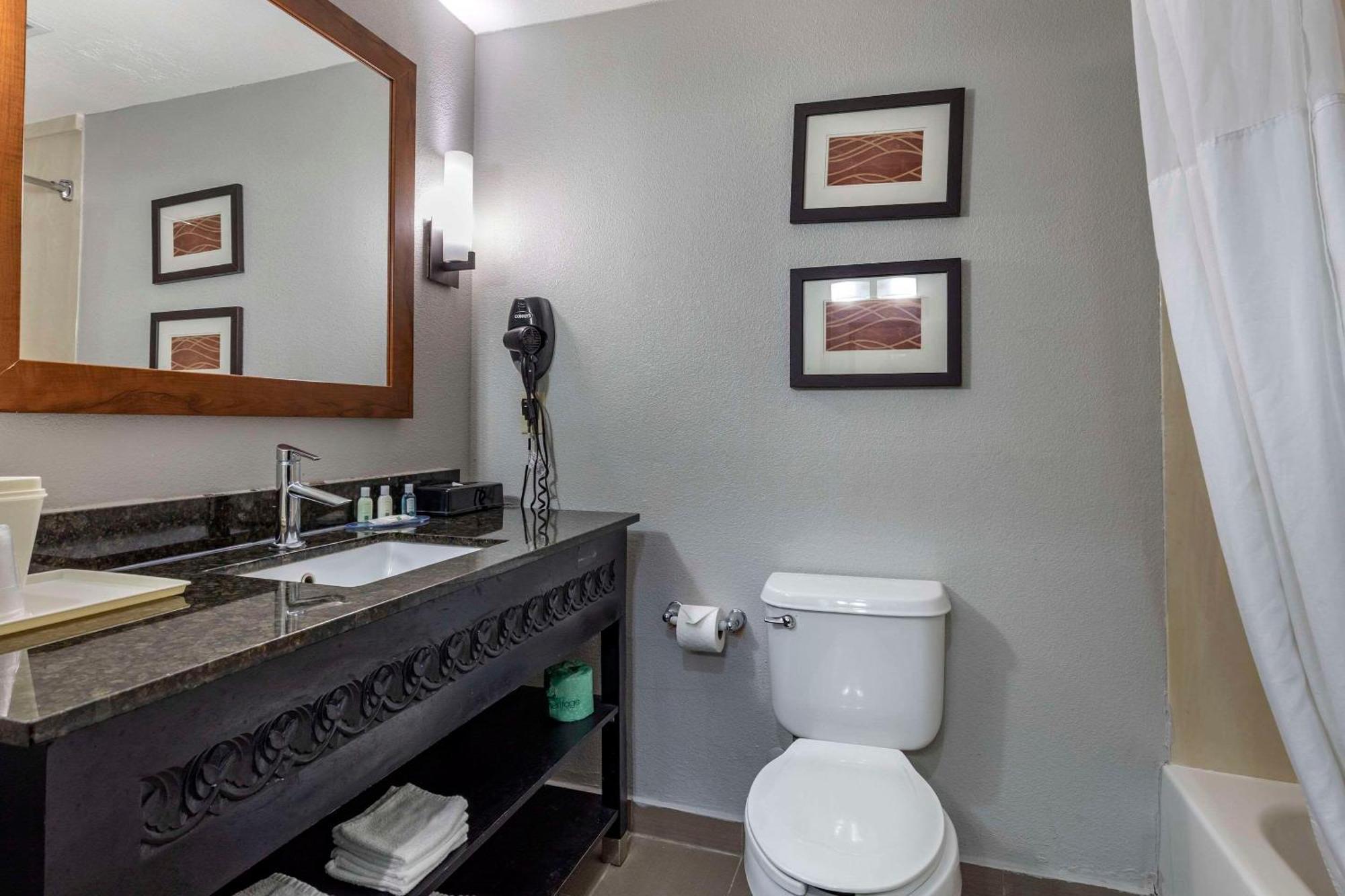 Hotel Quality & I-35 E-walnut Hill Dallas