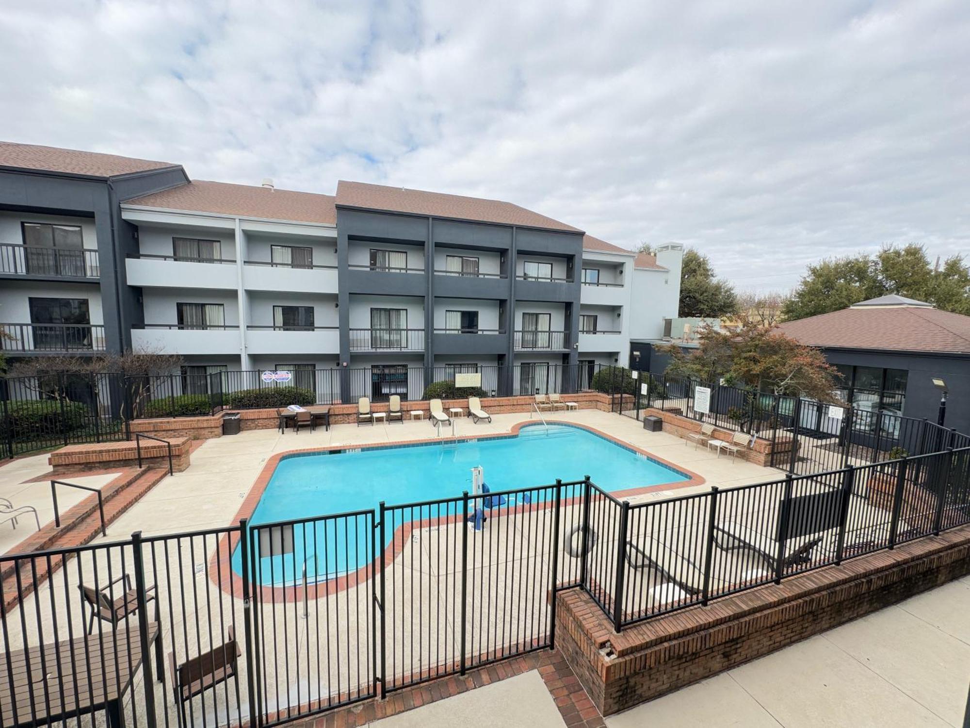 Super 8 By Wyndham Field Airport Dallas