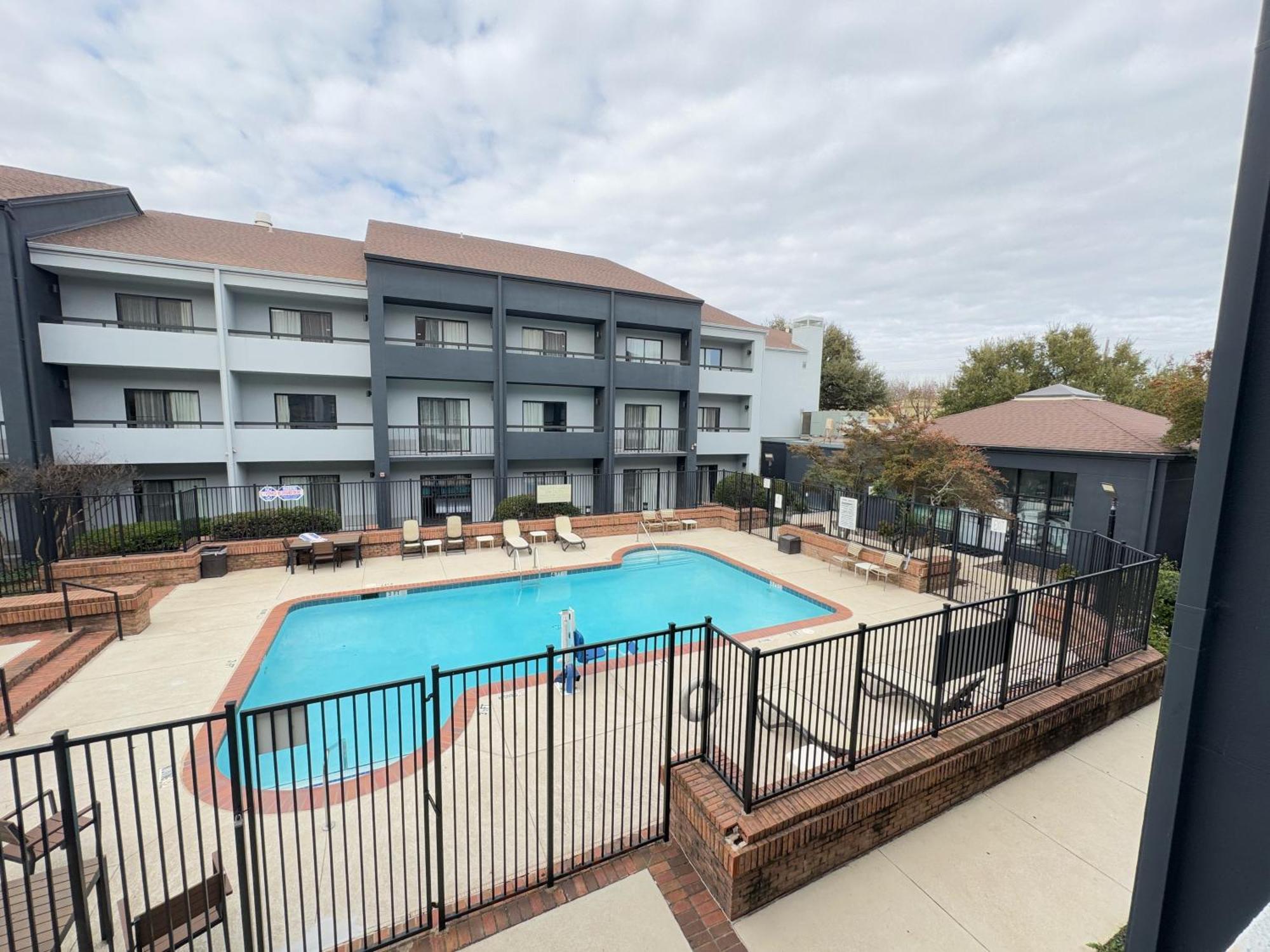 Hotel Super 8 By Wyndham Field Airport Dallas