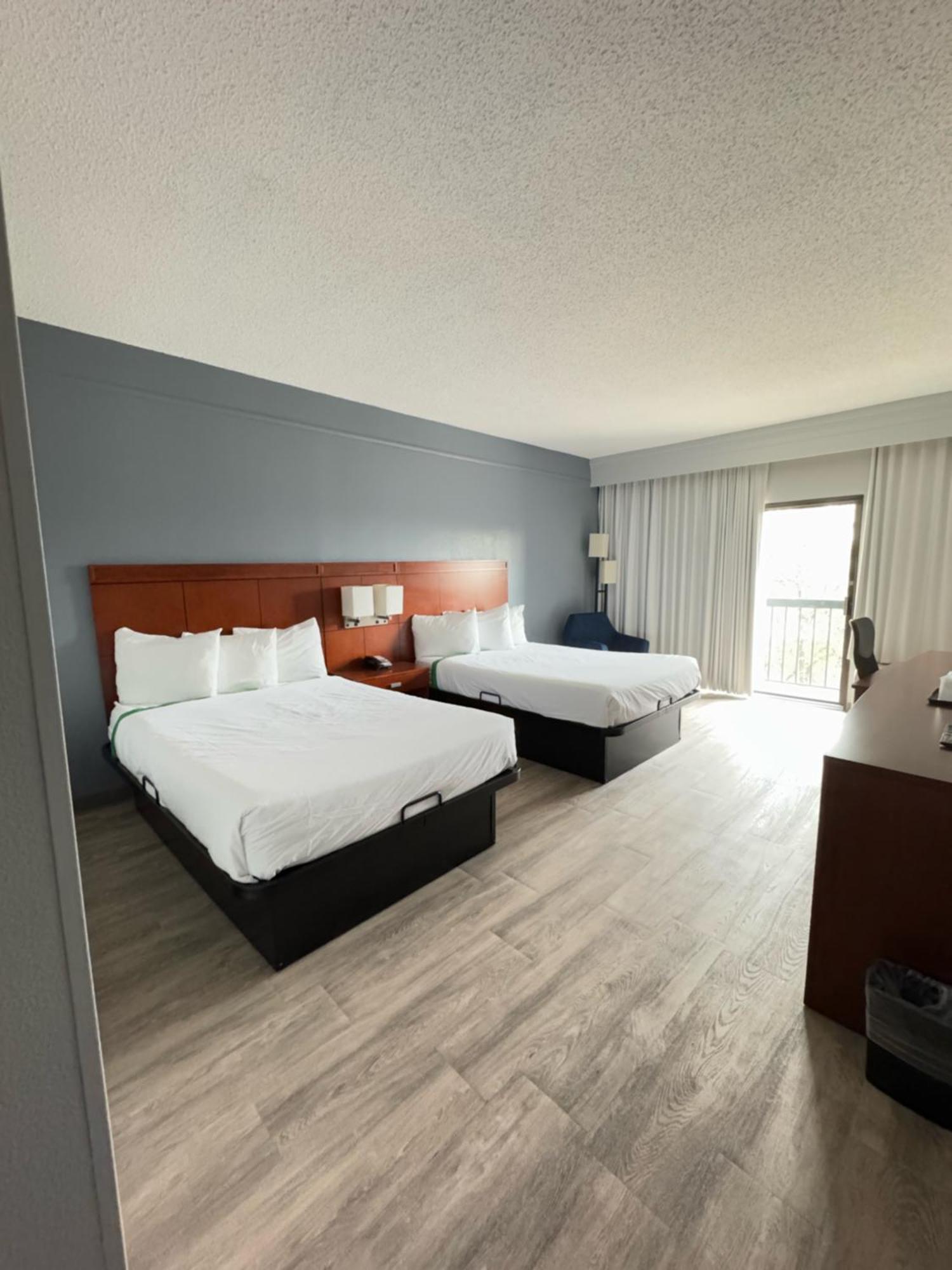 Super 8 By Wyndham Field Airport Dallas