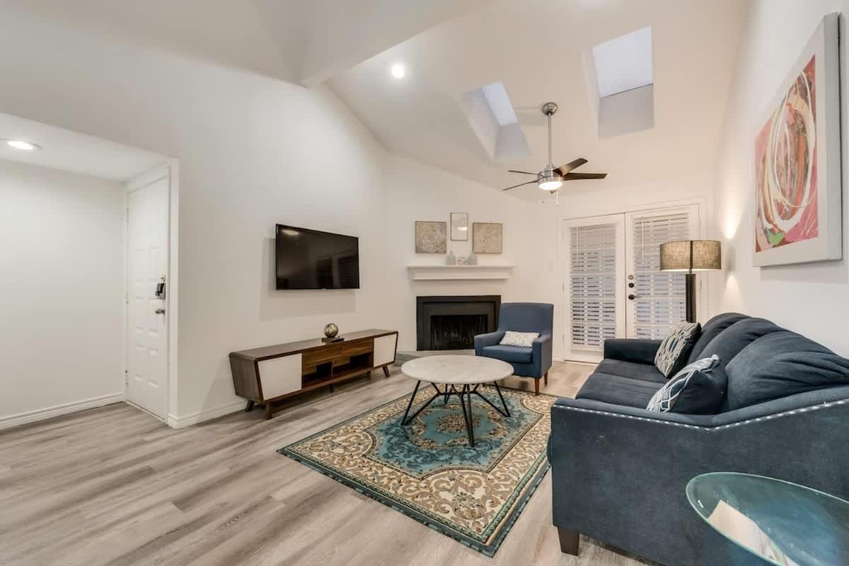 Modern 2-bedroom, 2-bath In Apartment