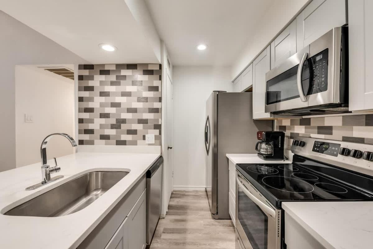 Apartment Modern 2-bedroom, 2-bath In Dallas