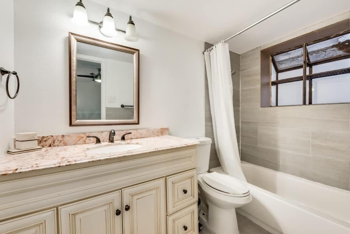 Modern 2-bedroom, 2-bath In Apartment *