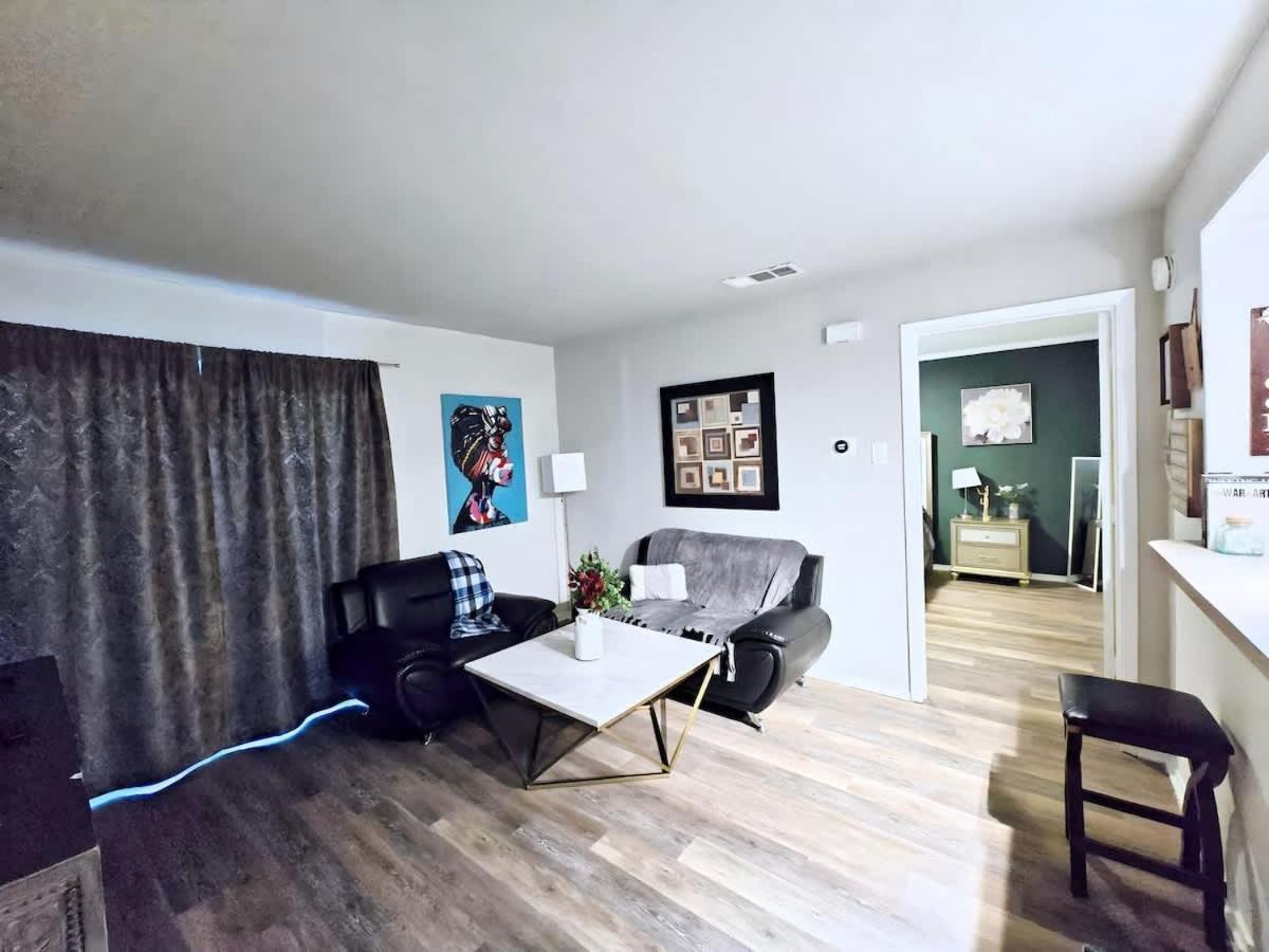 Apartment Full With Parking Washer Dryer *