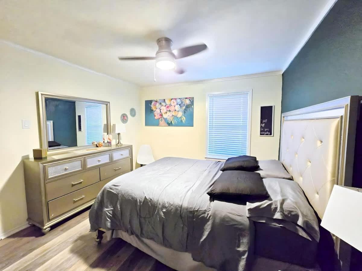 Full With Parking Washer Dryer *