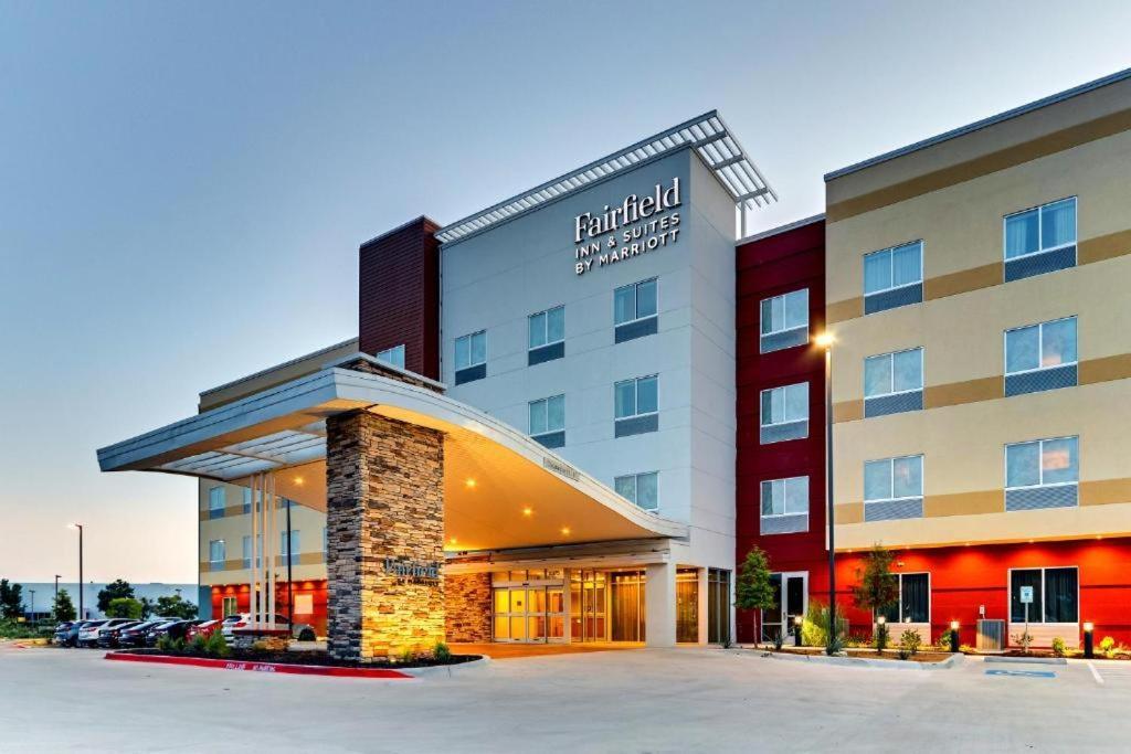 Hotel Fairfield & By Marriott Field