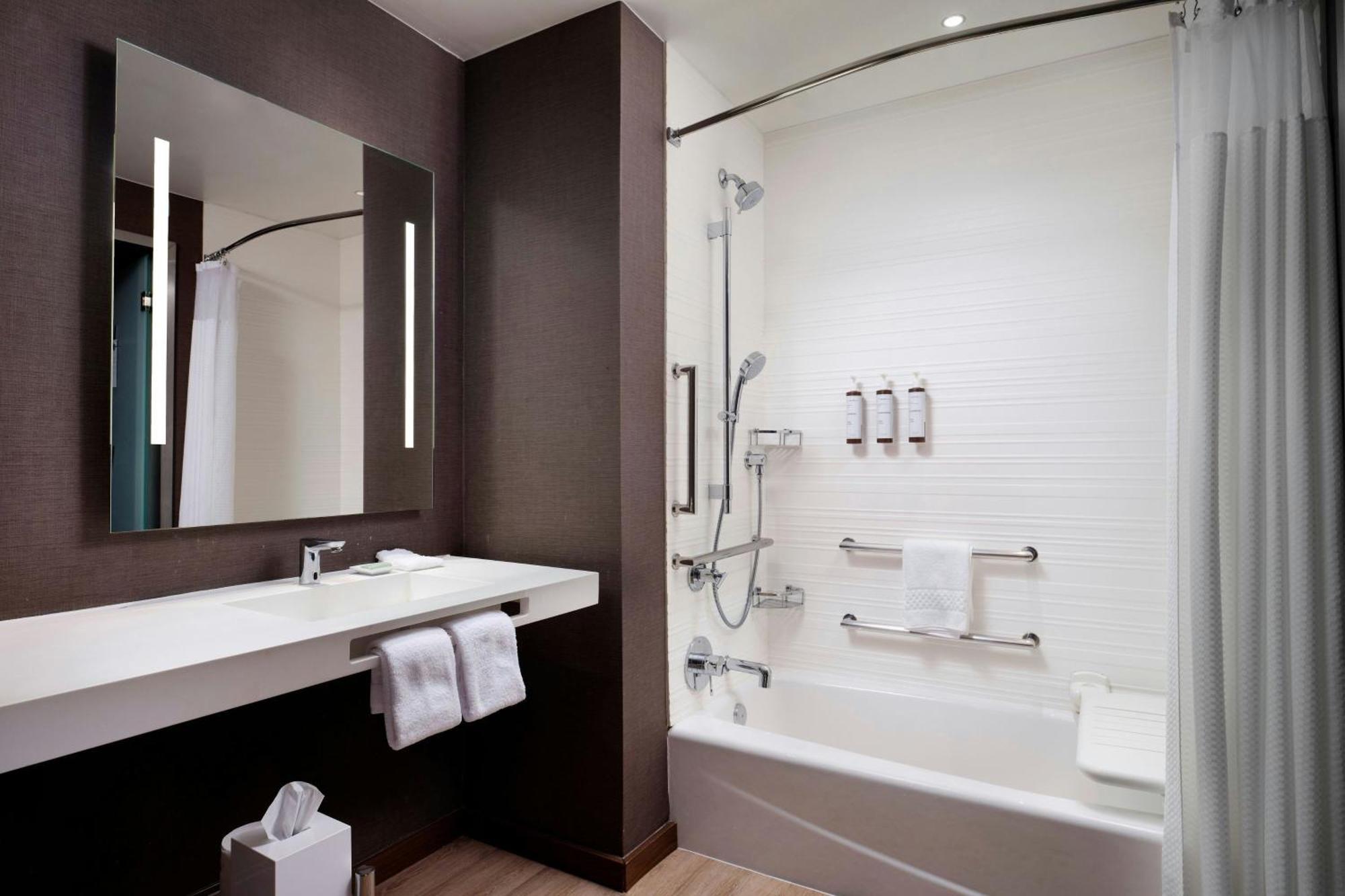 Ac By Marriott Downtown Hotel 3*