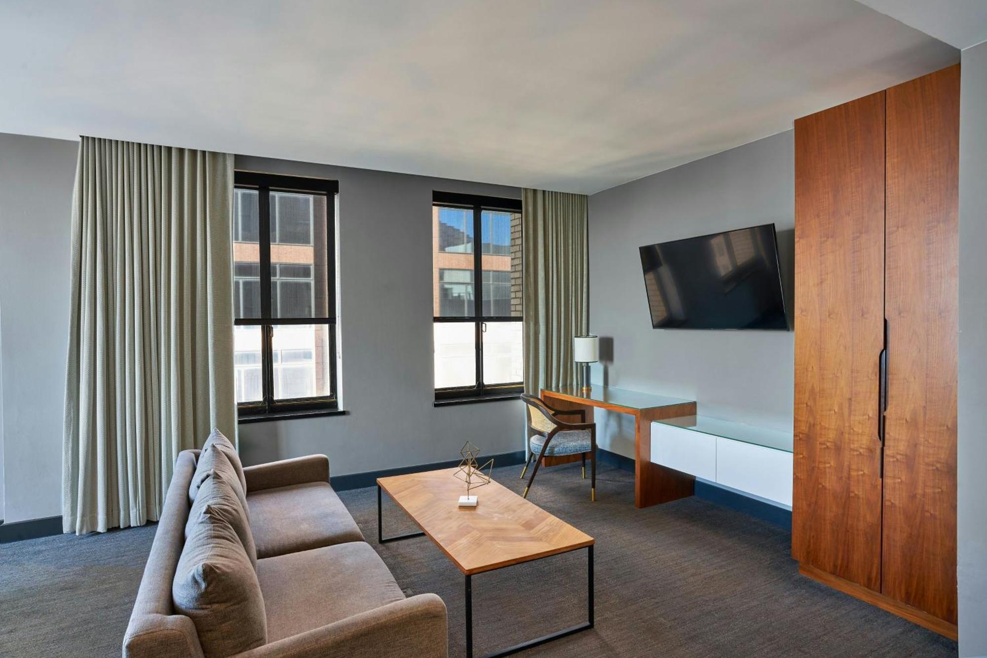 Renaissance Saint Elm Downtown 4*