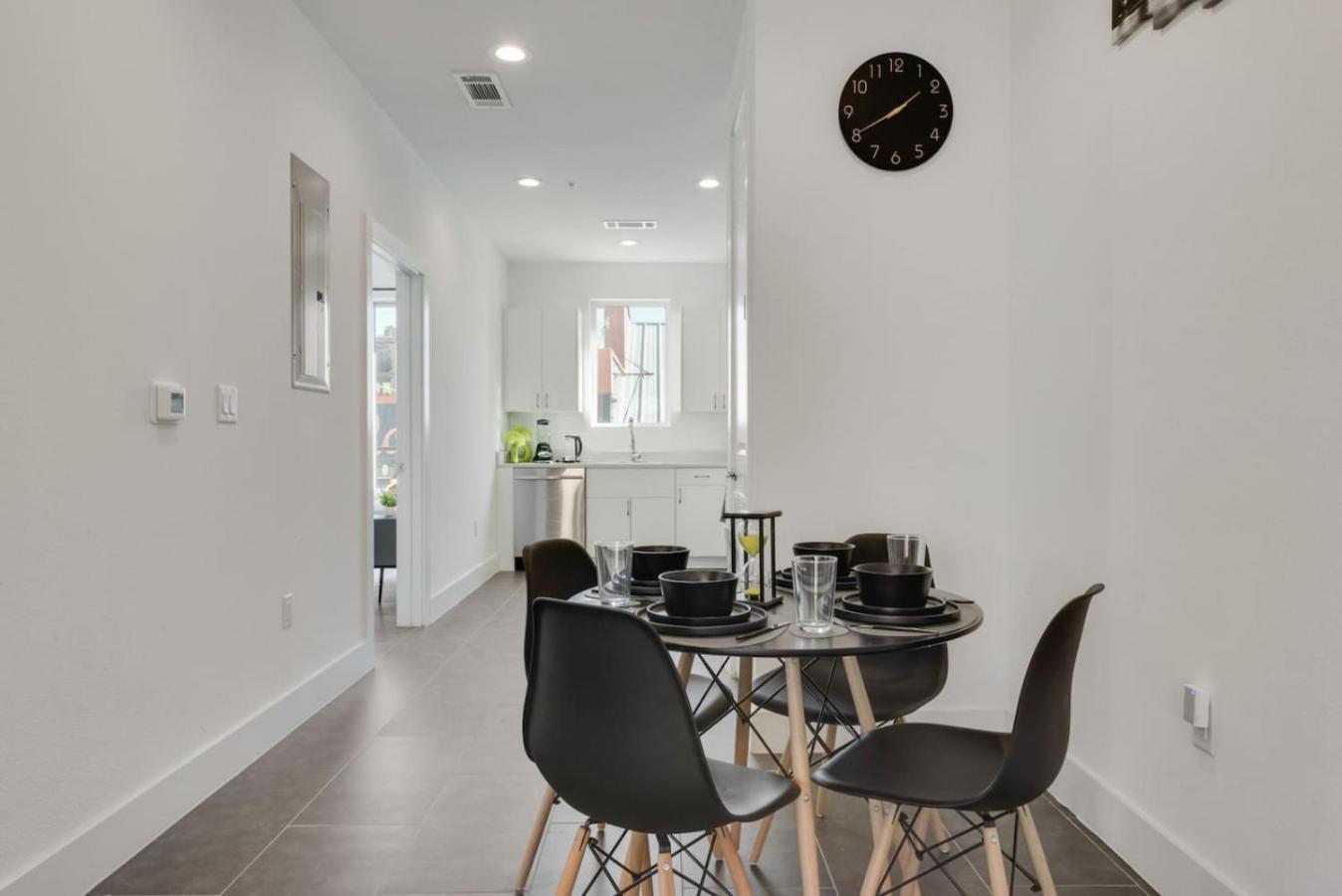 Apartment Urban 2br I Parking I King Bed I Workspace Dallas