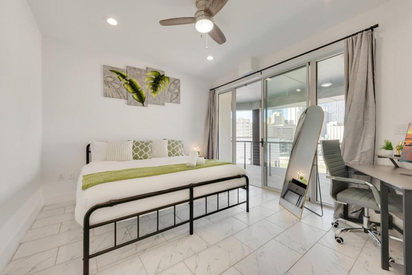 Lights 2br I Parking I King Bed I Workspace * Dallas