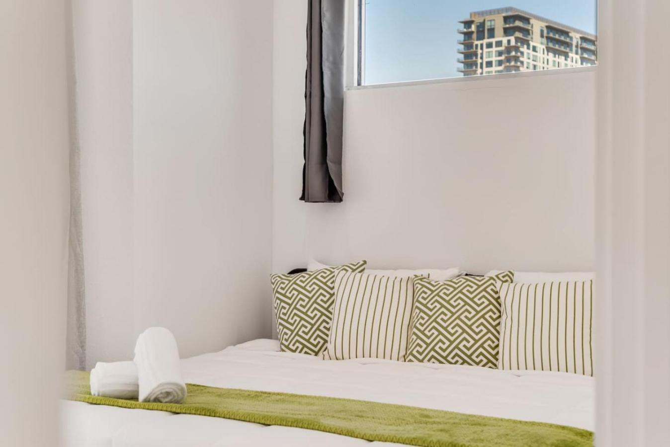 Apartment Skyline 2br I Free Parking I King Bed I Workspace *