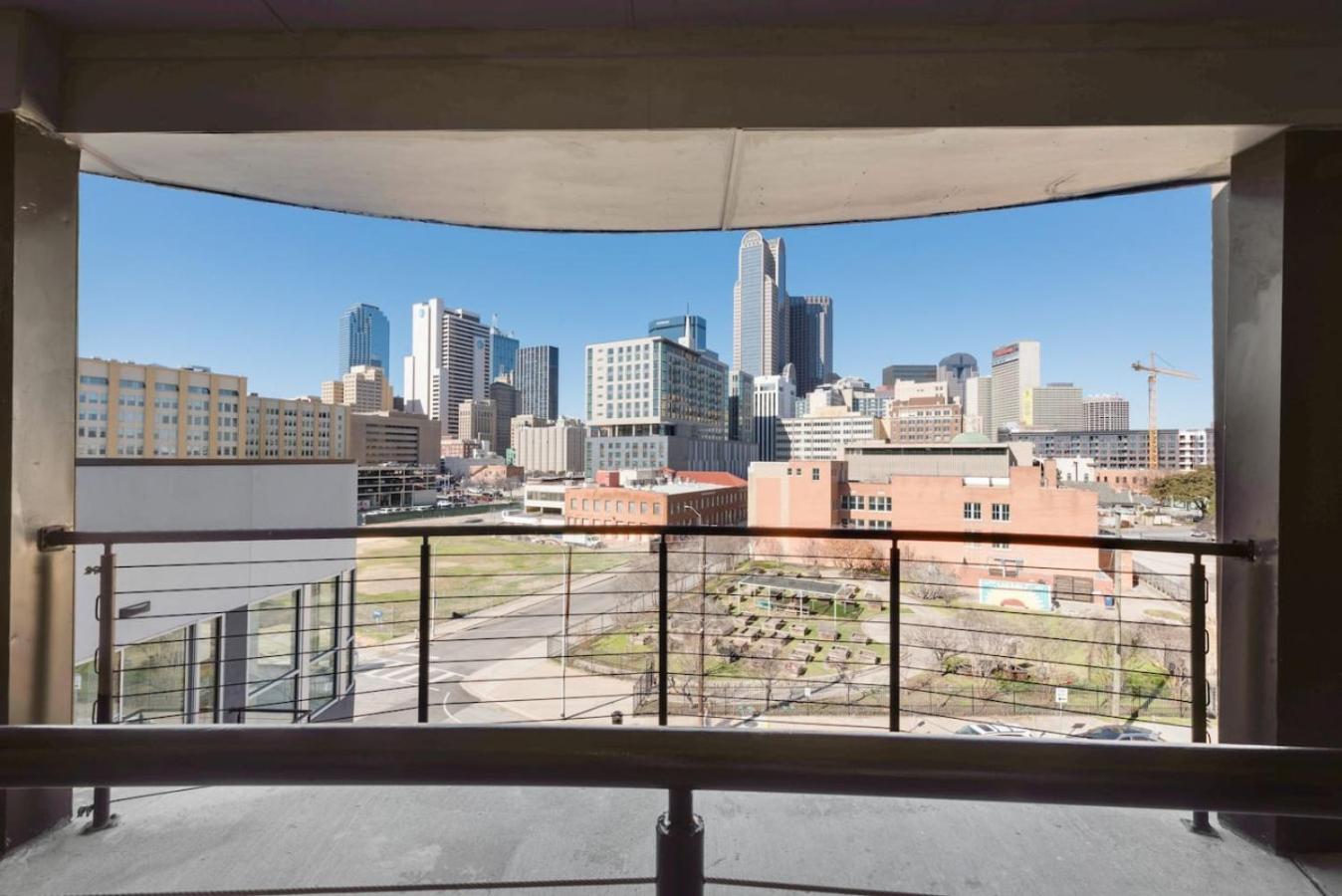 Lights 2br I Parking I King Bed I Workspace Apartment Dallas