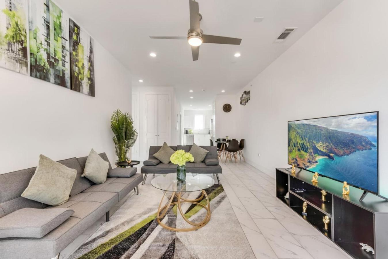 Cityscape 2br I Parking I King Bed I Workspace Apartment *