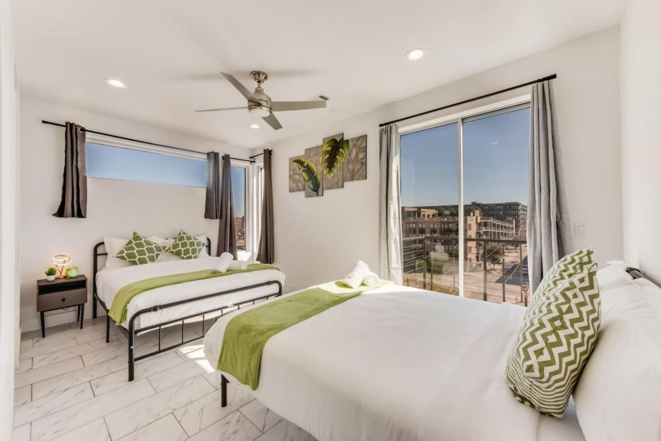 Apartment Cityscape 2br I Parking I King Bed I Workspace *