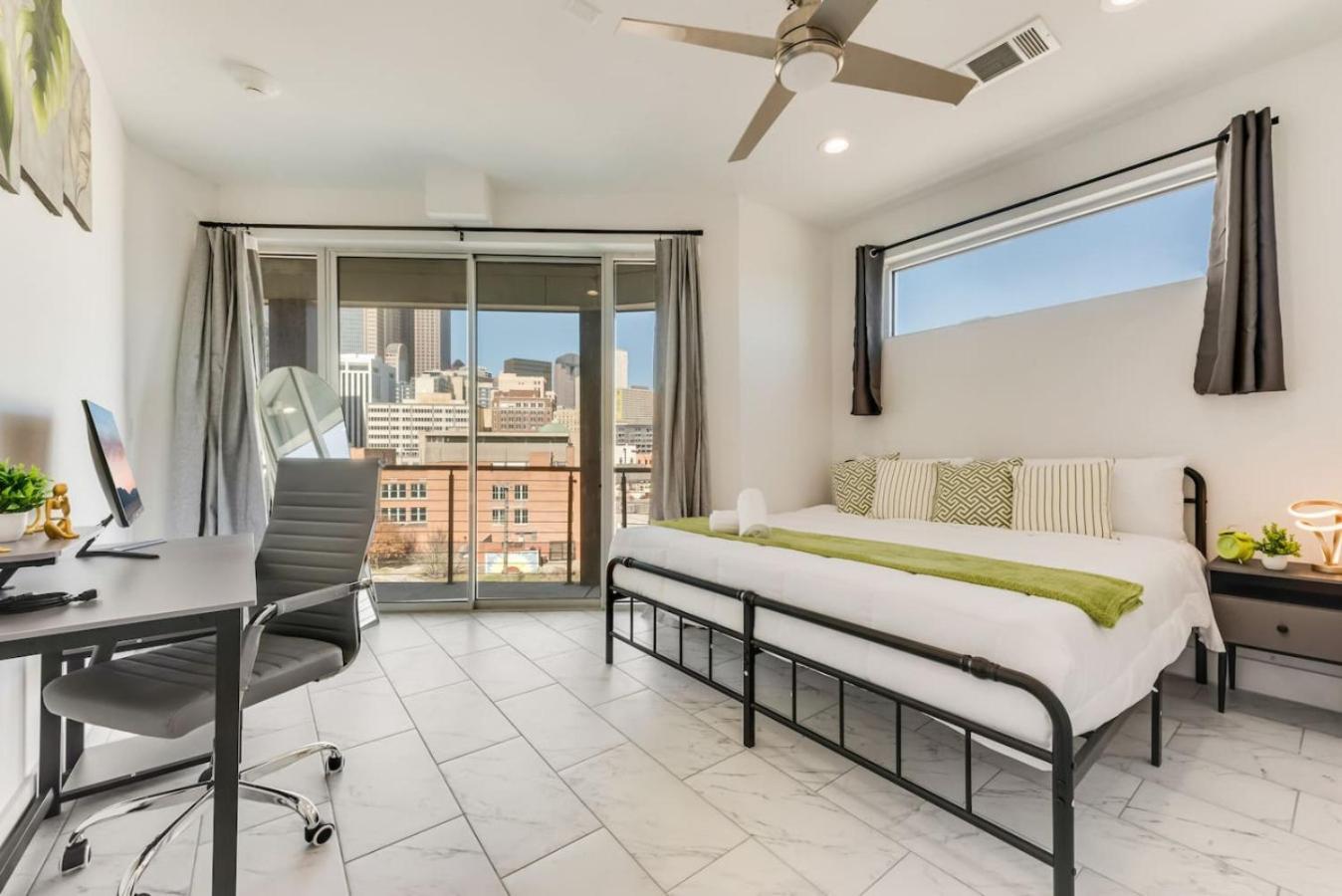 Cityscape 2br I Parking I King Bed I Workspace Apartment Dallas