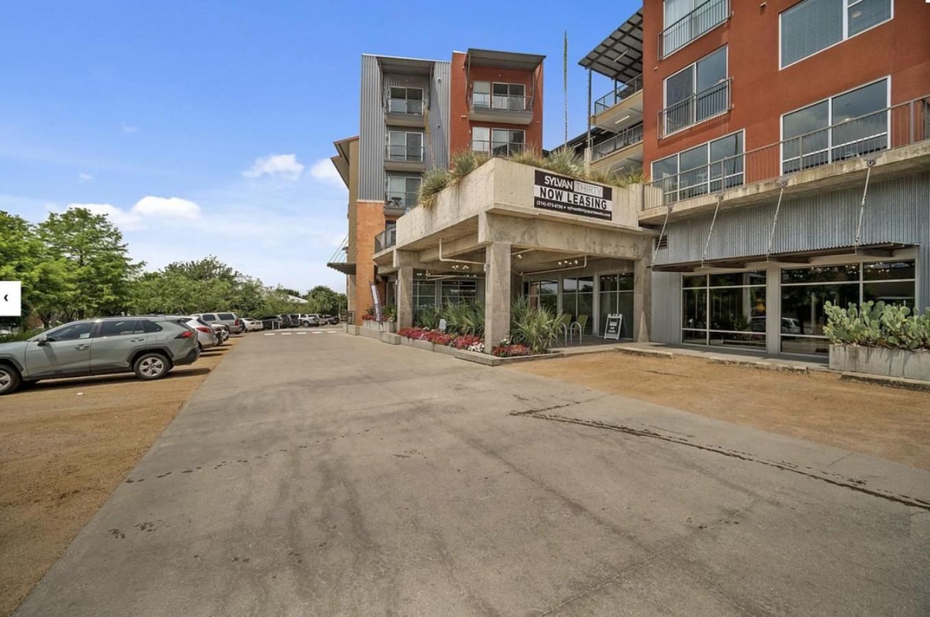 Landing At Lofts At Sylvan Thirty - 2 Bedrooms In West Apartment Dallas