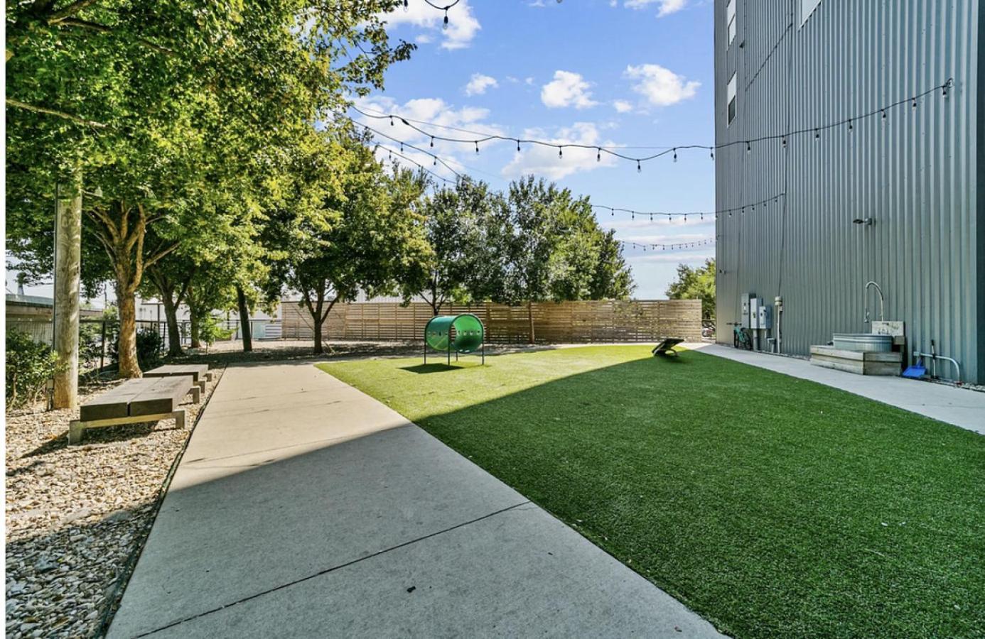 Apartment Landing At Lofts At Sylvan Thirty - 2 Bedrooms In West Dallas