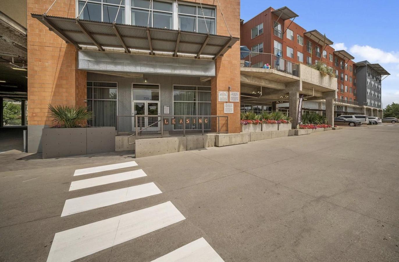 Landing At Lofts At Sylvan Thirty - 2 Bedrooms In West *