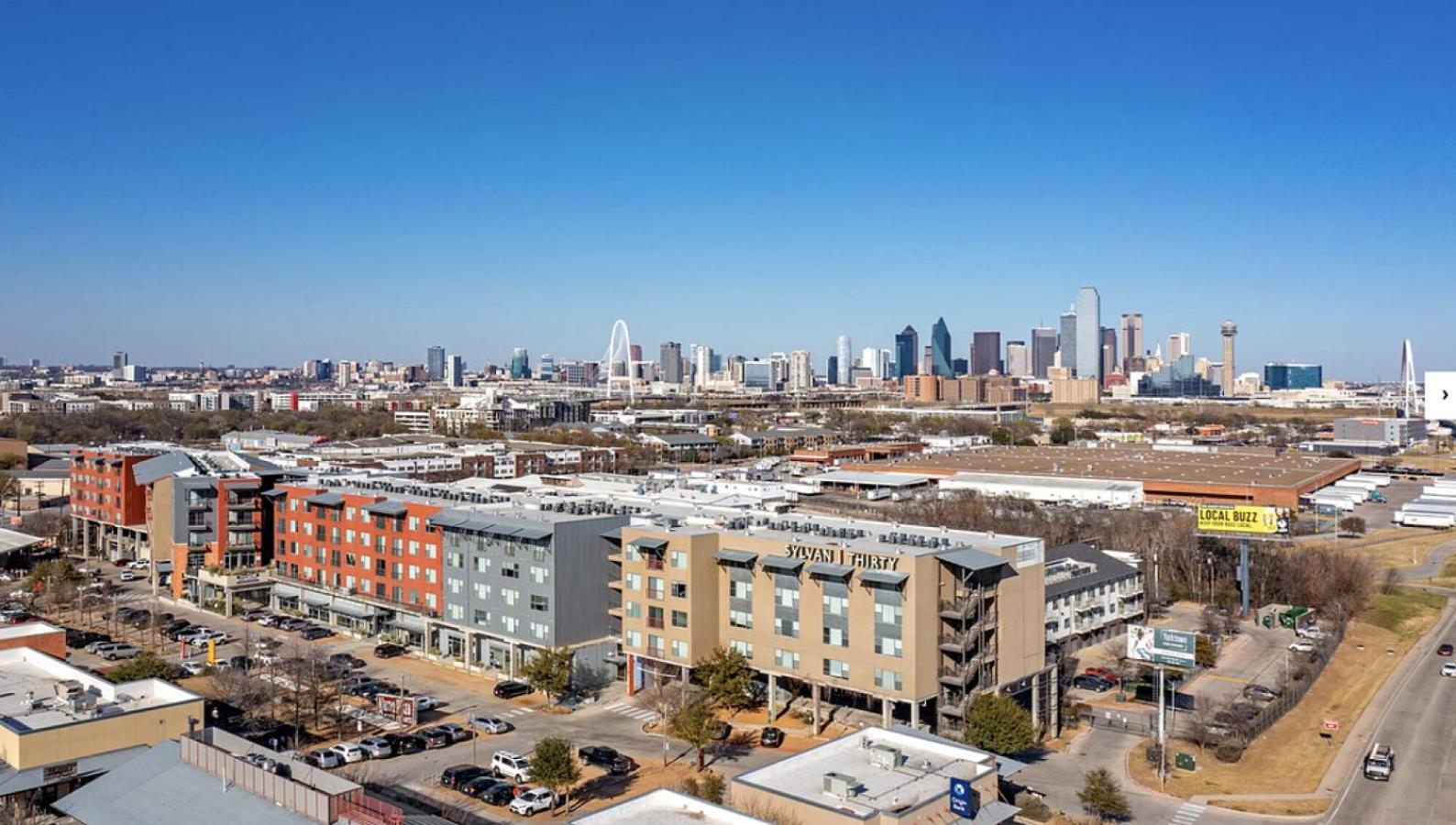 Landing At Lofts At Sylvan Thirty - 2 Bedrooms In West Dallas