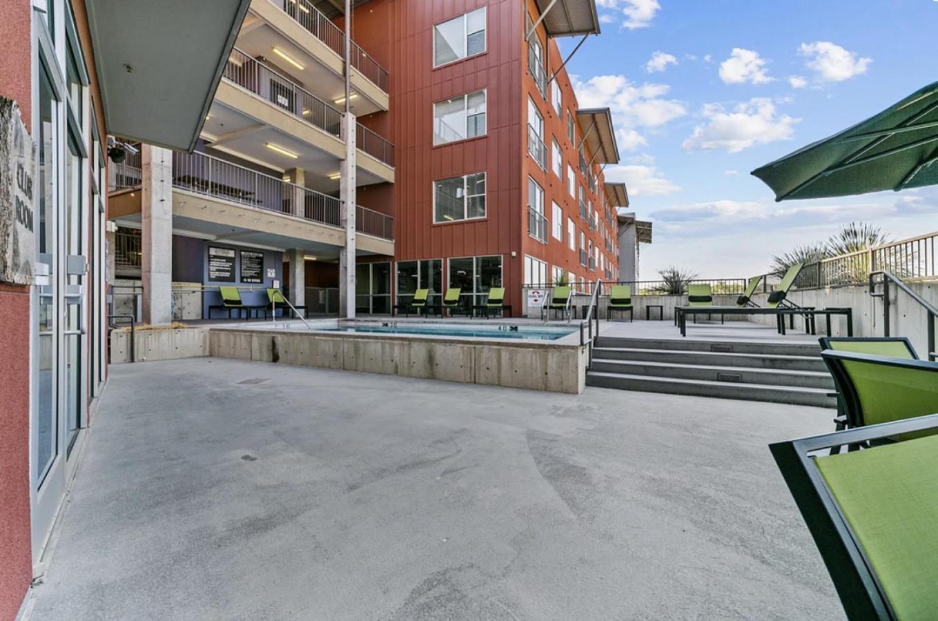 Landing At Lofts At Sylvan Thirty - 2 Bedrooms In West