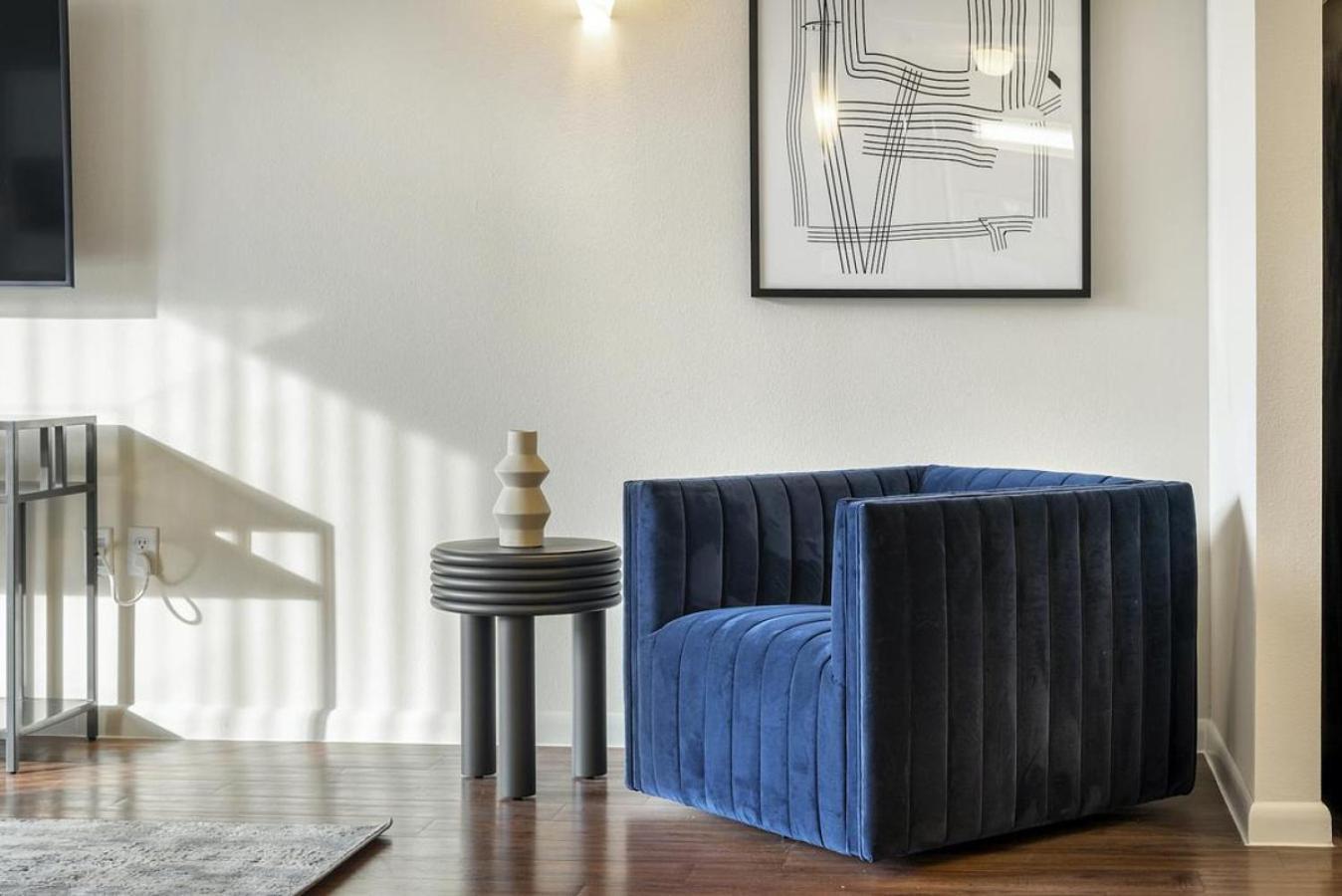 Landing At Lofts At Sylvan Thirty - 2 Bedrooms In West Apartment