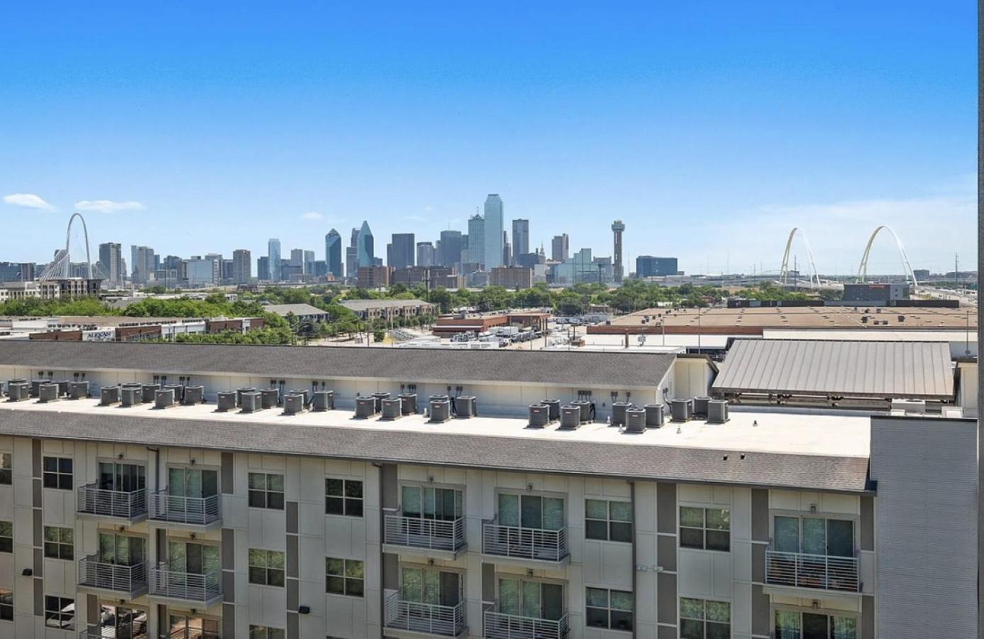 Landing At Lofts At Sylvan Thirty - 2 Bedrooms In West Apartment Dallas