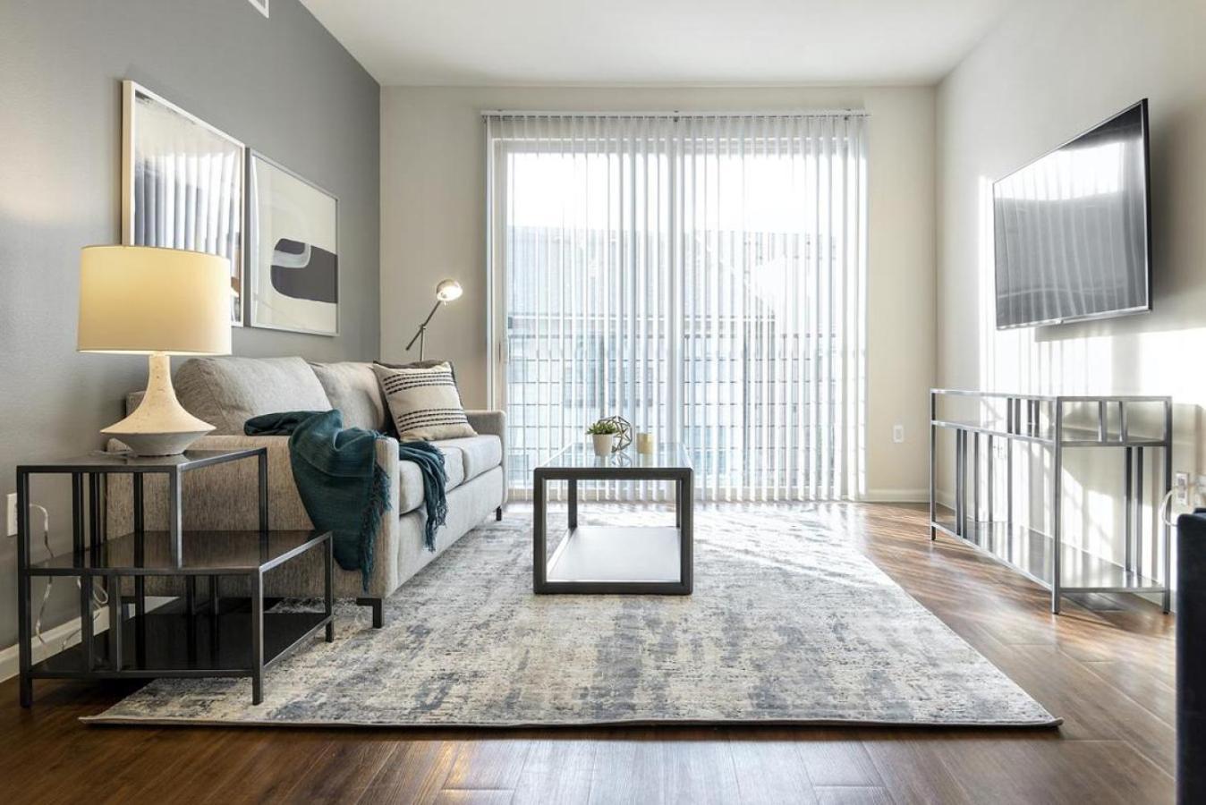 Landing At Lofts At Sylvan Thirty - 2 Bedrooms In West *