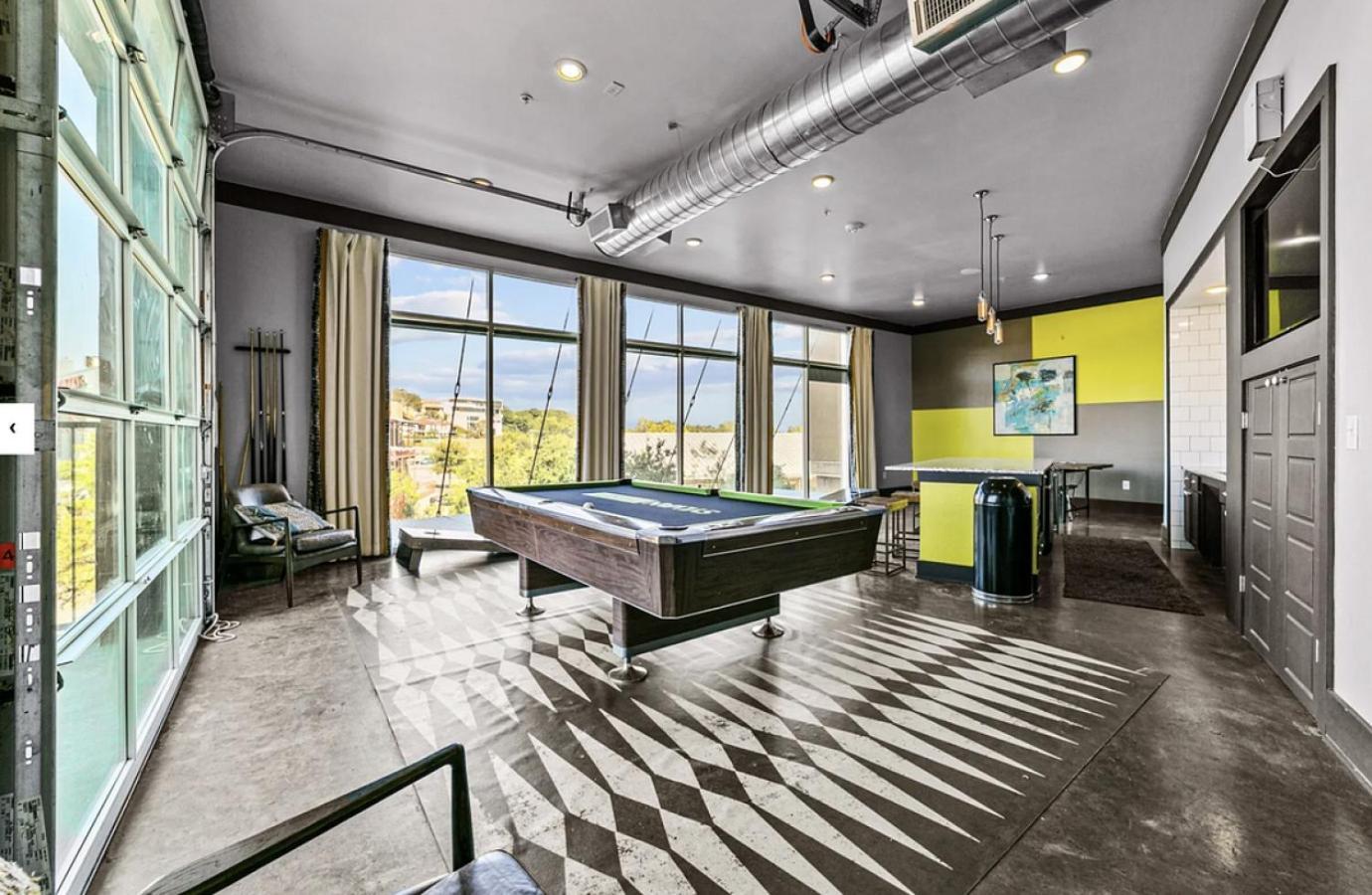 Apartment Landing At Lofts At Sylvan Thirty - 2 Bedrooms In West Dallas