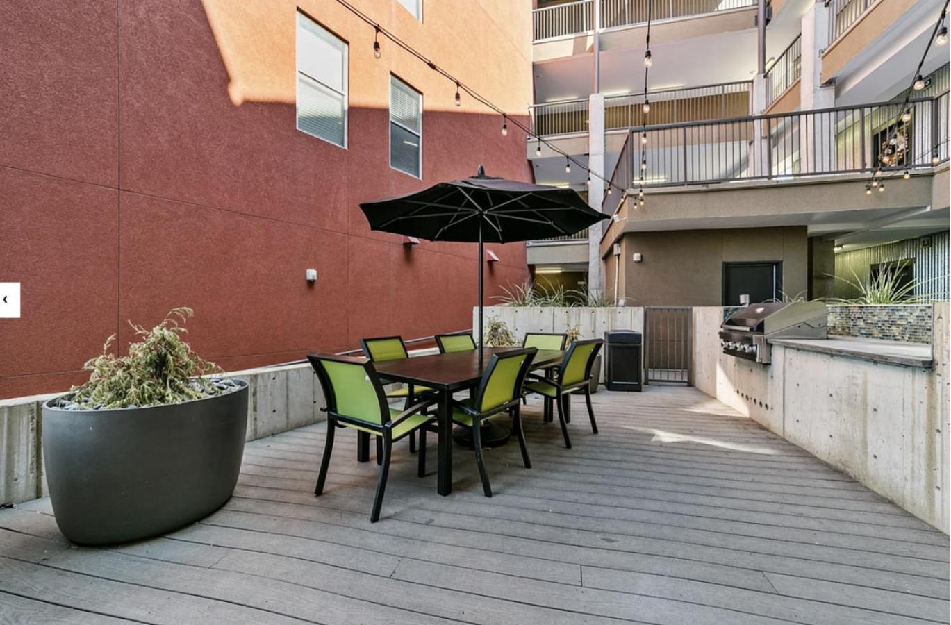 Landing At Lofts At Sylvan Thirty - 2 Bedrooms In West Dallas