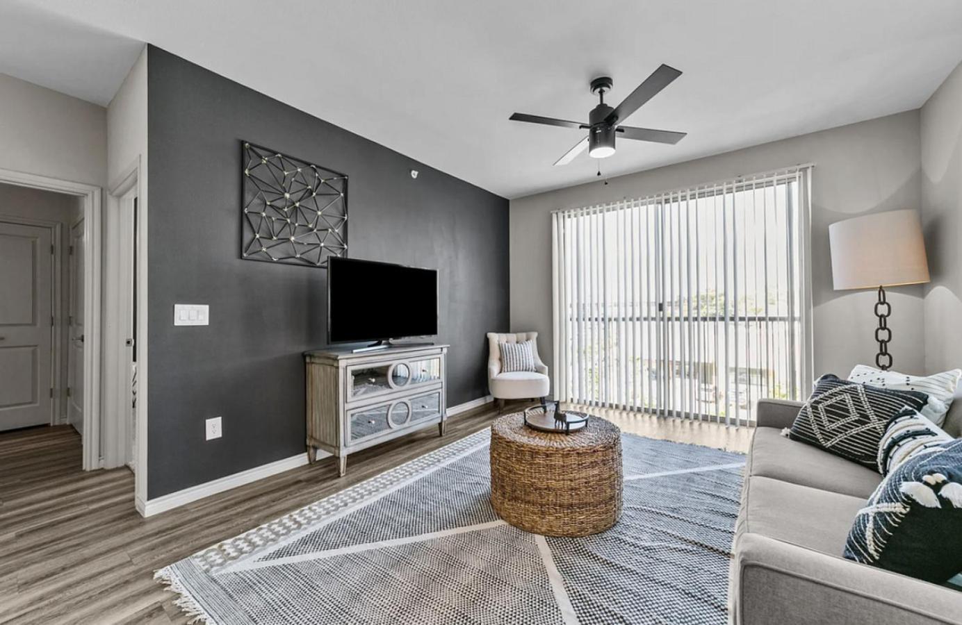 Apartment Landing At Lofts At Sylvan Thirty - 2 Bedrooms In West *