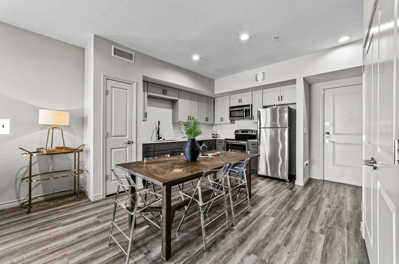 Apartment Landing At Lofts At Sylvan Thirty - 2 Bedrooms In West Dallas