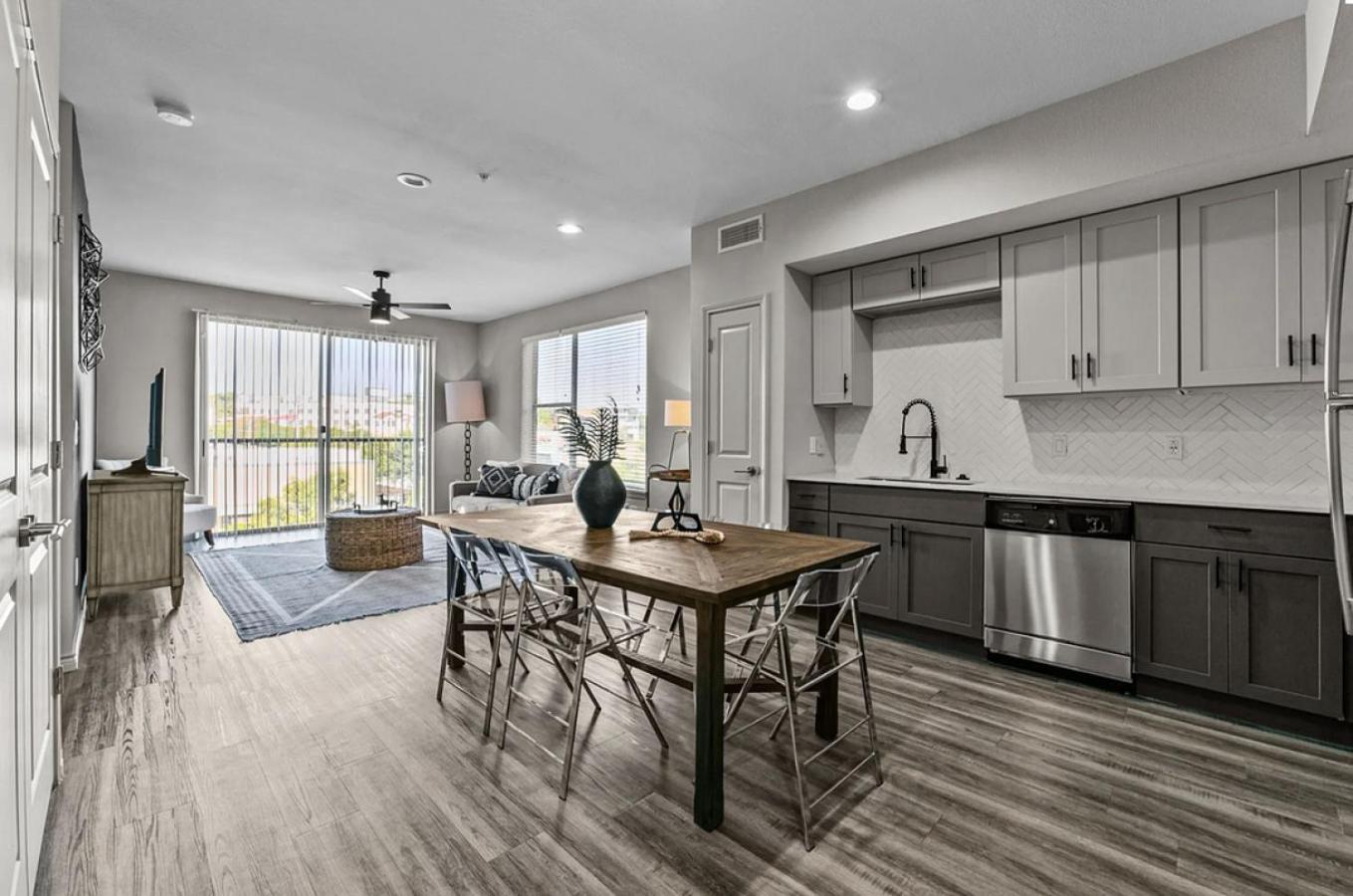 Apartment Landing At Lofts At Sylvan Thirty - 2 Bedrooms In West