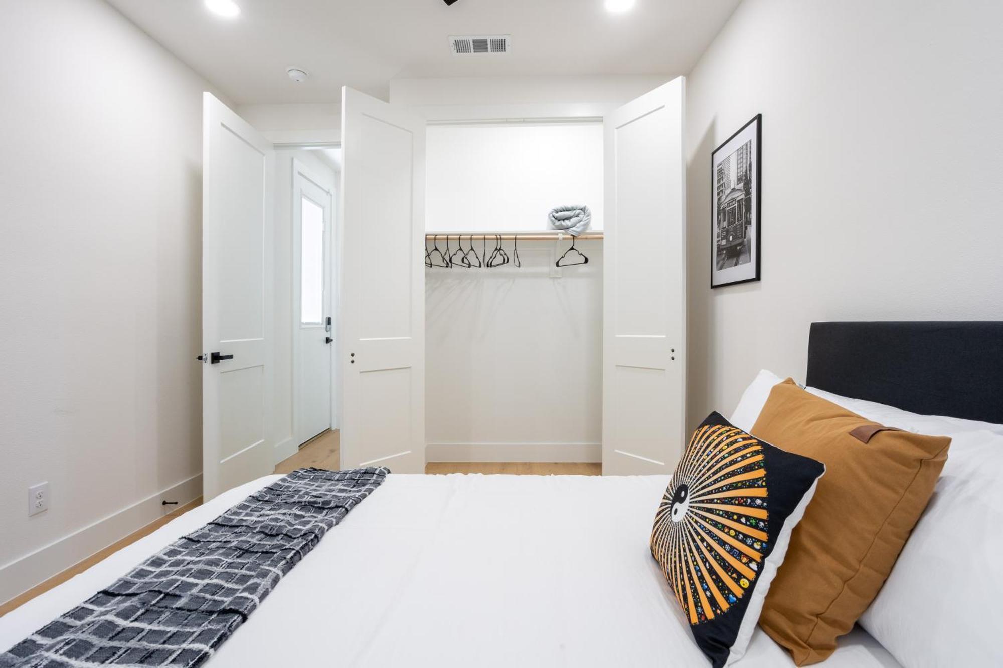 Apartment Modern 4br Townhome With Rooftop