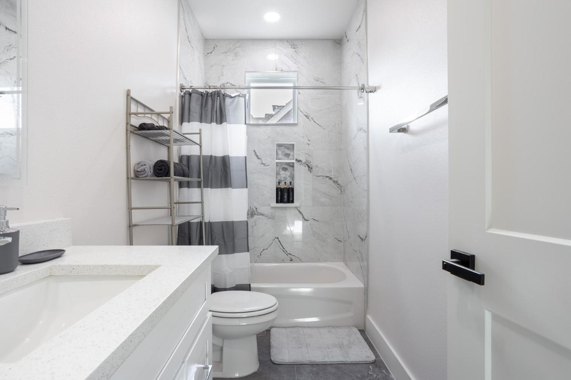 Modern 4br Townhome With Rooftop *