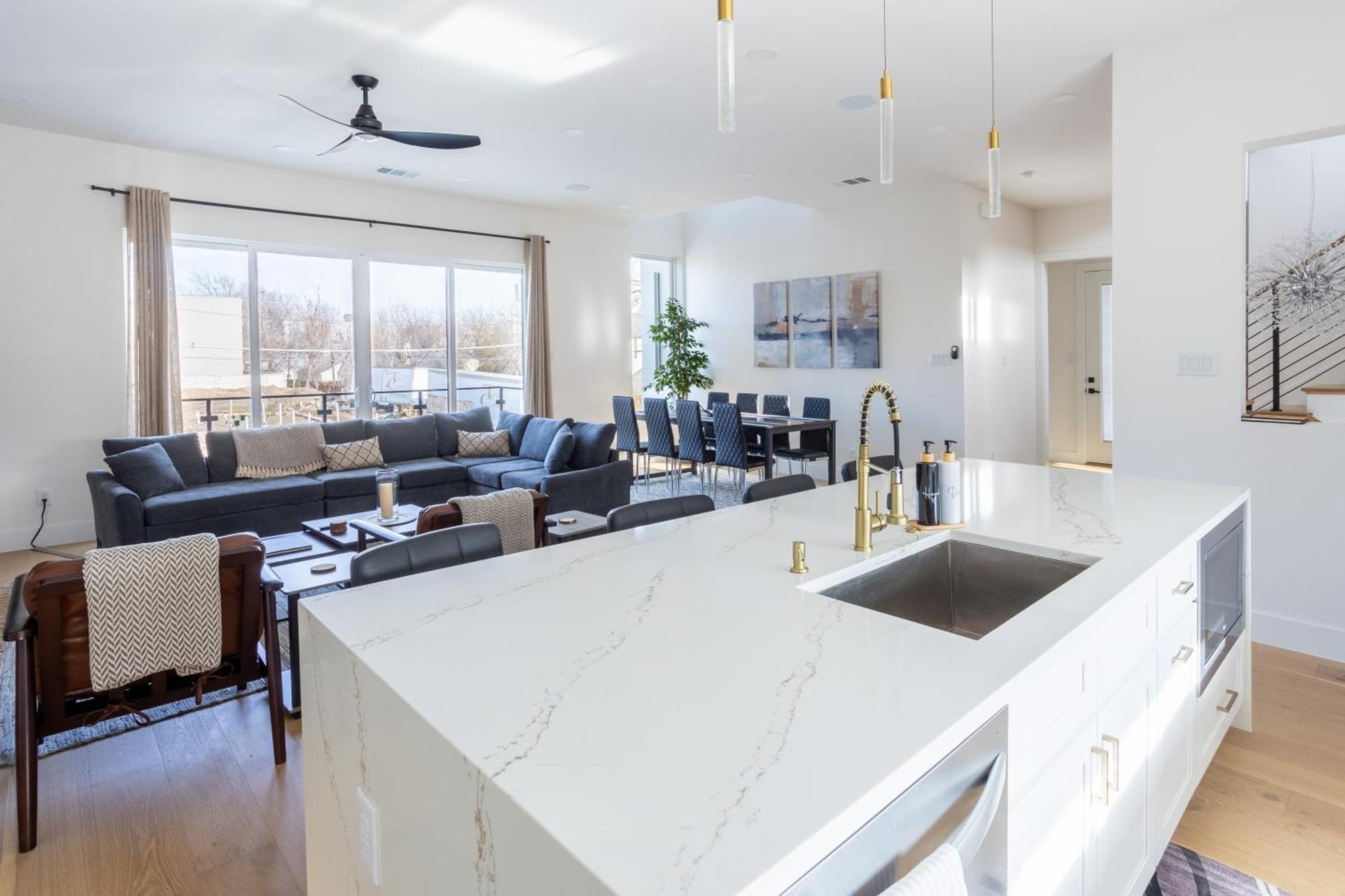 Modern 4br Townhome With Rooftop Dallas